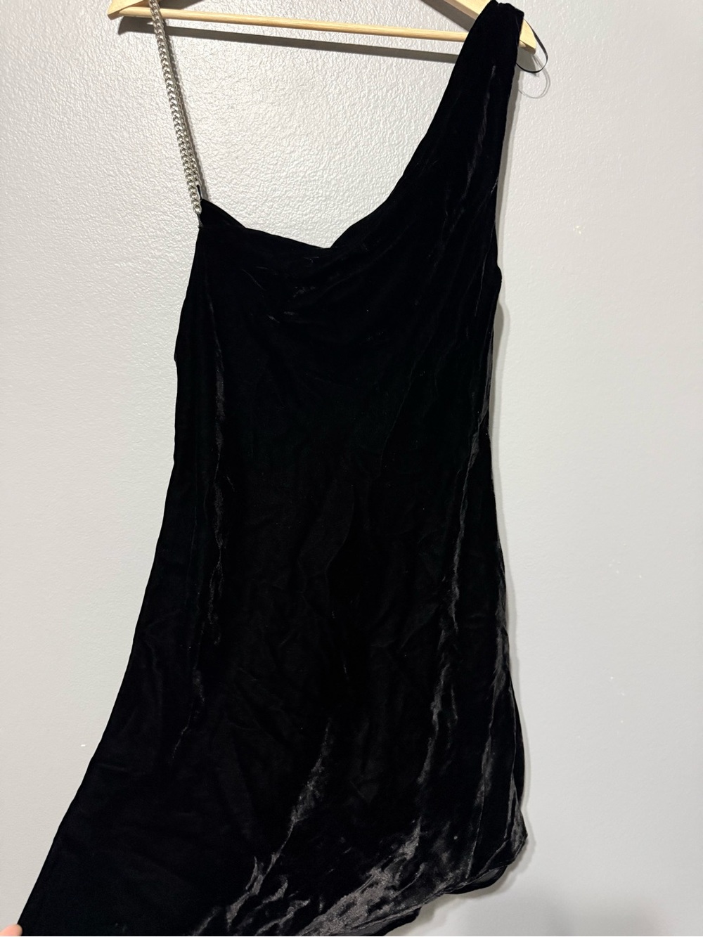 Zara Black One-Shoulder Velvet Dress with Silver Chain Strap